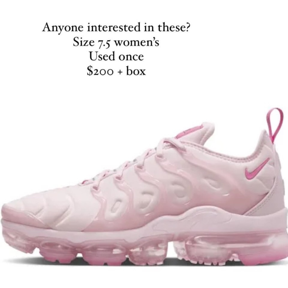 Nike Women's Light Pink Athletic Shoes